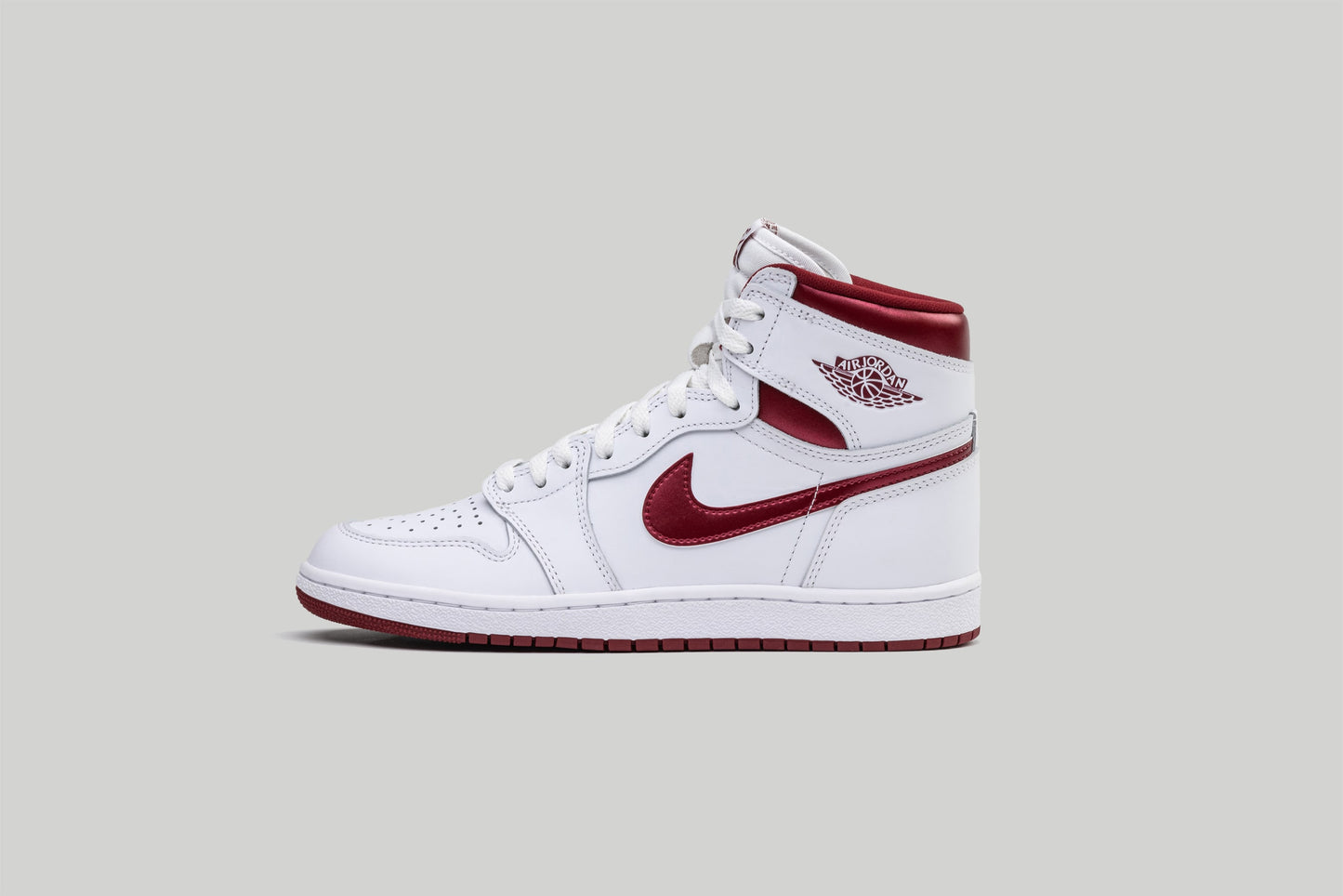 NIKE AIR JORDEN 1 RETRO HIGH '85" METALLIC