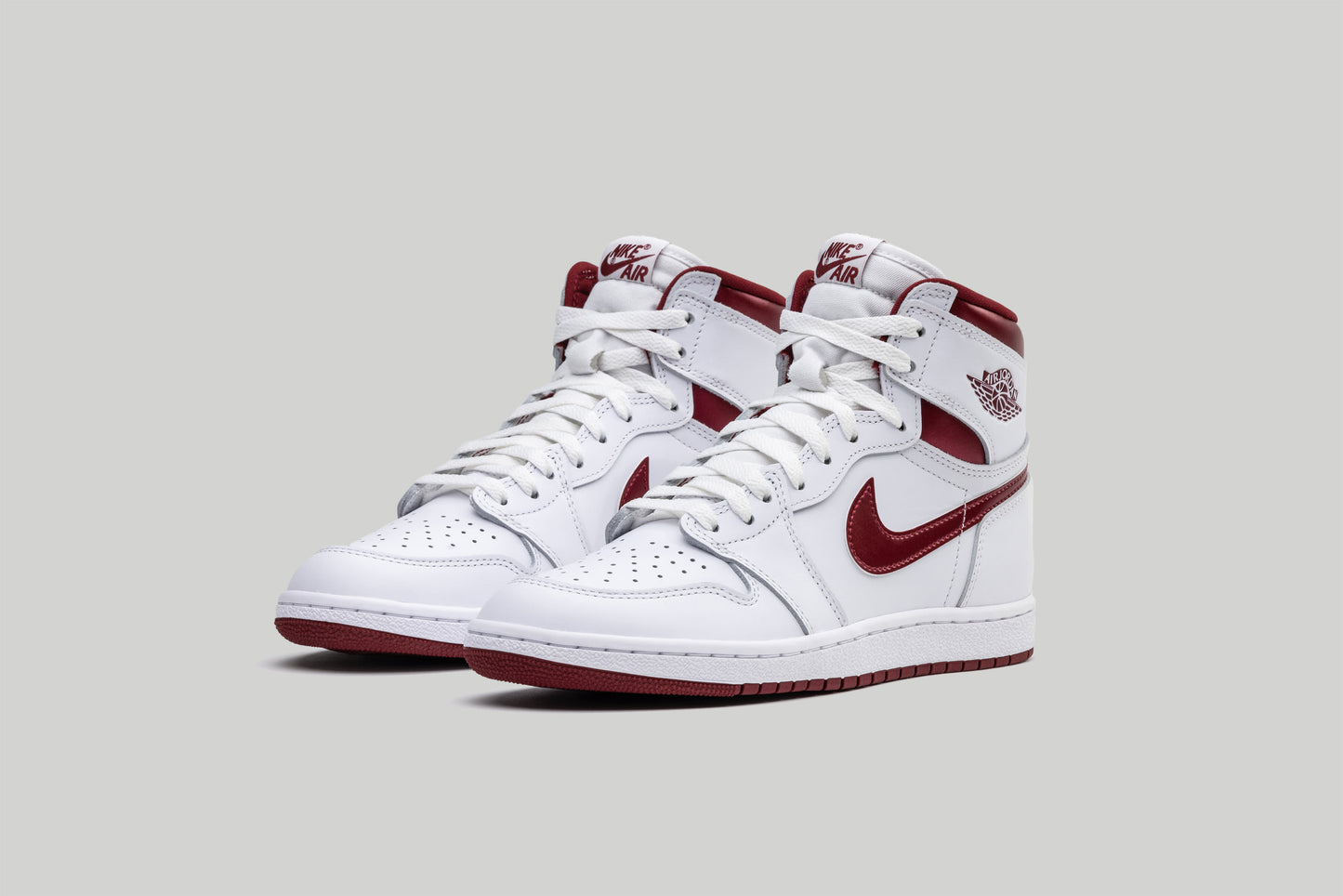 NIKE AIR JORDEN 1 RETRO HIGH '85" METALLIC