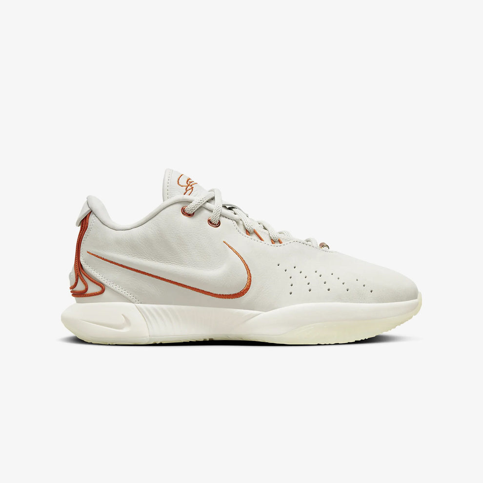 Nike LeBron XXI