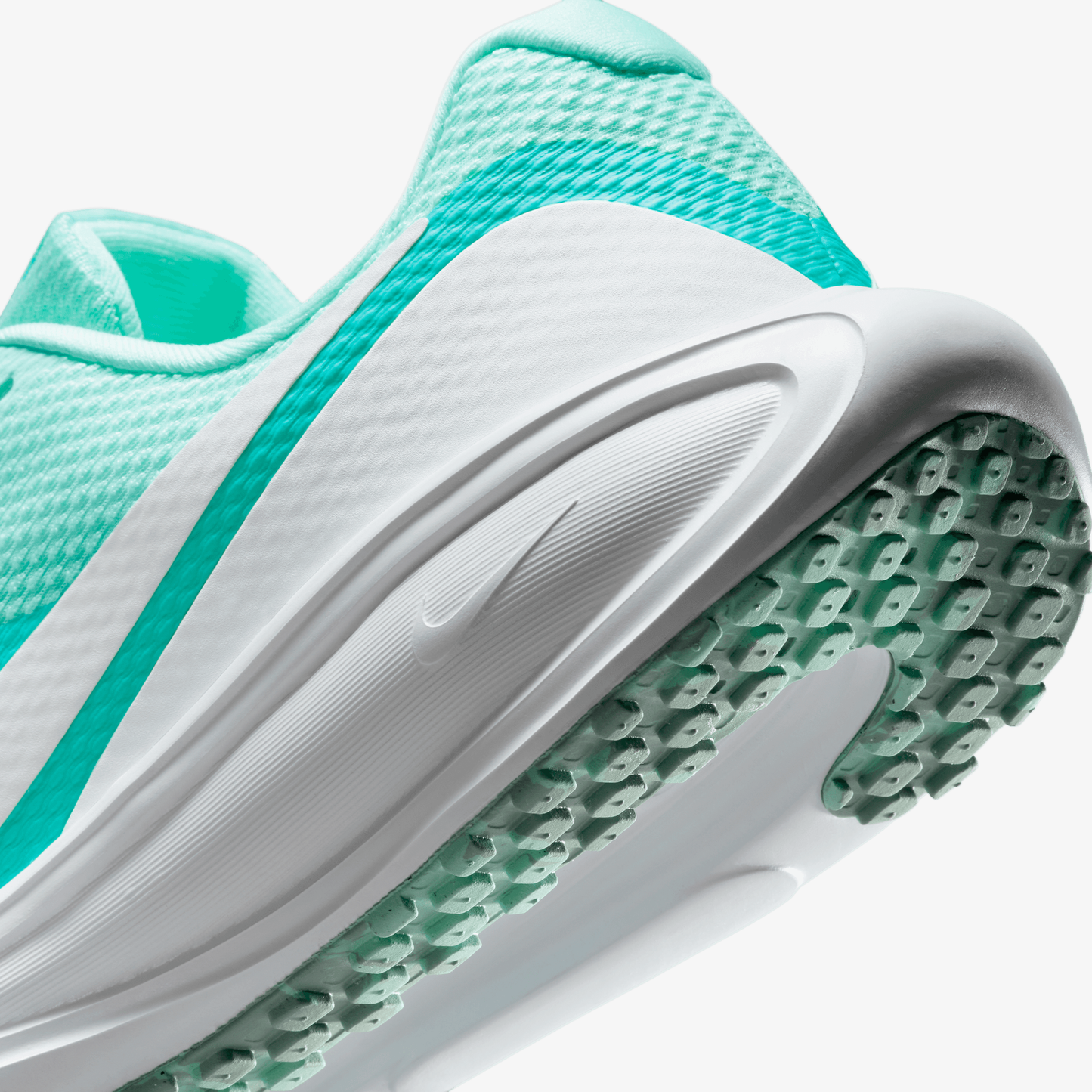 NIKE REVOLUTION 8