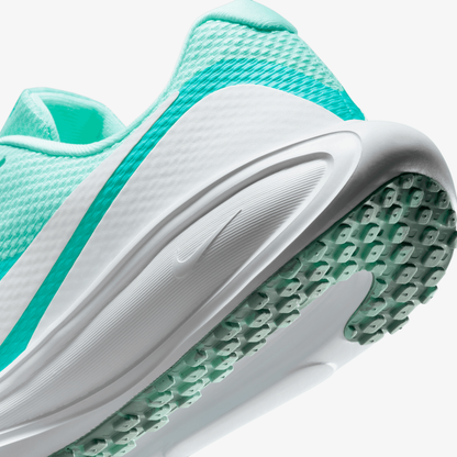 NIKE REVOLUTION 8